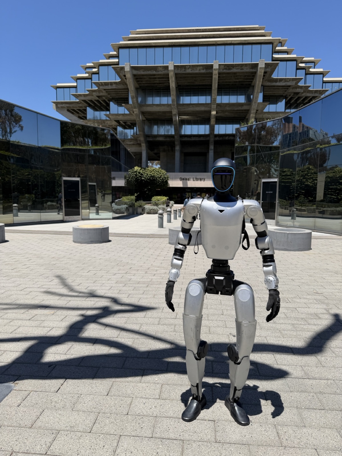 A humanoid robot in front of Geisel Library in San Diego